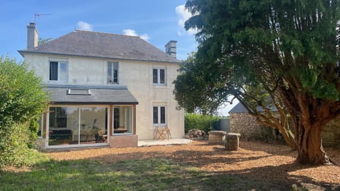 Property building, Day, Garden, Garden view