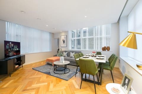 TV and multimedia, Living room, Seating area, Dining area