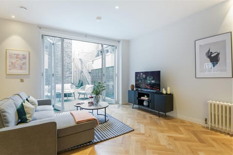 TV and multimedia, View (from property/room), Living room, Seating area, Evening entertainment, internet