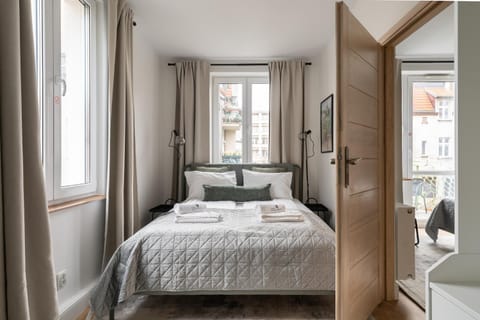 Bed, Photo of the whole room, Bedroom, towels, wardrobe