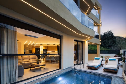 Property building, Pool view, Swimming pool, sunbed