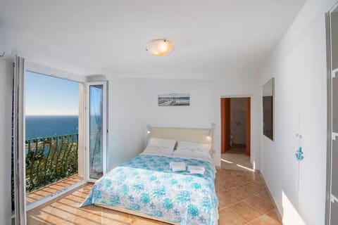 Bed, Photo of the whole room, Bedroom, Sea view