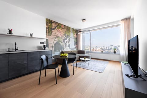 Kitchen or kitchenette, Living room, Seating area, Dining area