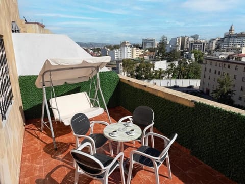 Day, View (from property/room), Balcony/Terrace, Dining area, City view