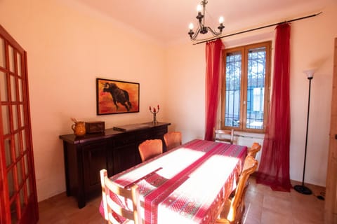 Coeur de Mouleyrès - Maison avec Terrasse House in Arles