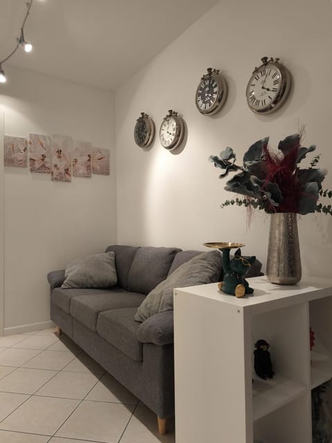Communal lounge/ TV room, Living room, Seating area