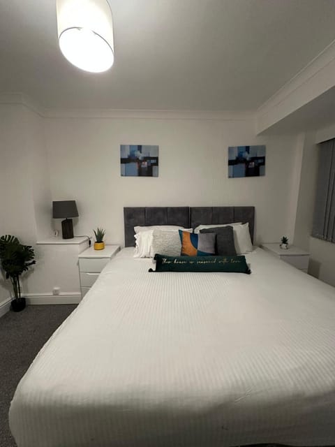 Petsol Apartments Apartment in Metropolitan Borough of Solihull