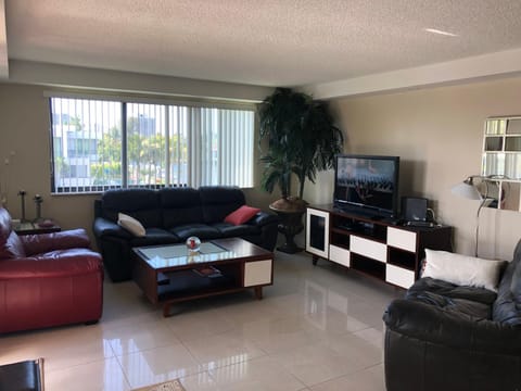 Golden Isles Suite 315 Apartment in Hallandale Beach
