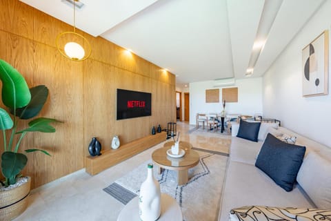 Communal lounge/ TV room, TV and multimedia, Living room, Seating area, Dining area, Evening entertainment