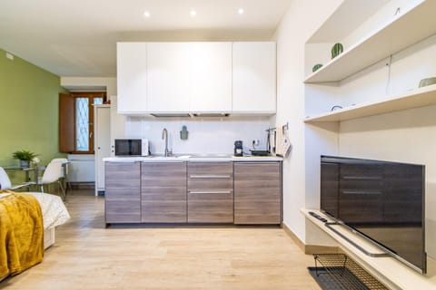 TV and multimedia, Kitchen or kitchenette, Living room, Seating area, minibar, oven, stove, toaster