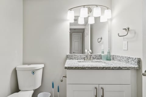 Halsten at Vinings Spacious 2104 l 215 Apartment in Vinings