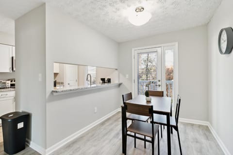 Halsten at Vinings Spacious 2104 l 215 Apartment in Vinings