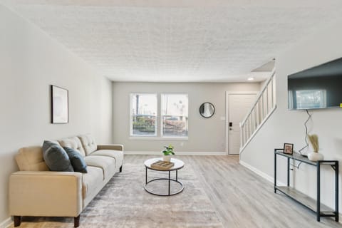 Halsten at Vinings Spacious 2104 l 215 Apartment in Vinings