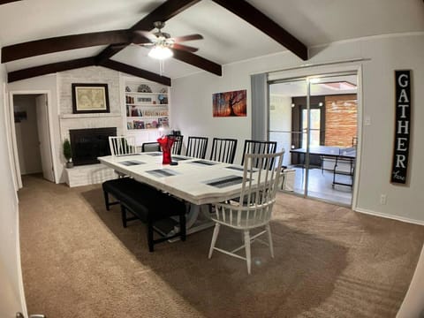 Comfortable Quiet Retreat in Convenient Location House in Denton