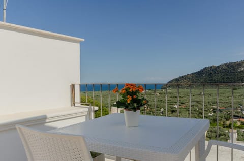 View (from property/room), Balcony/Terrace, Mountain view, Sea view