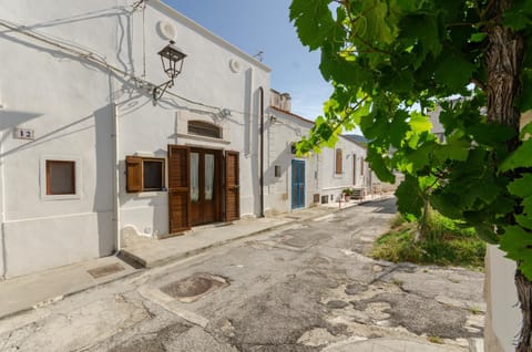 Property building, Neighbourhood