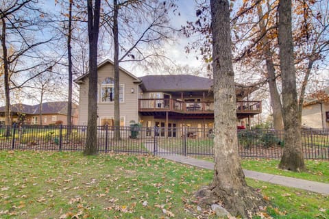 Lakefront Home with Furnished Deck in Grove! House in Grove