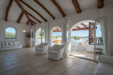 View (from property/room), Balcony/Terrace, Living room, Sea view