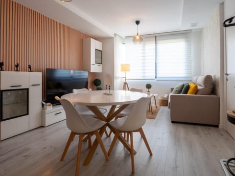 TV and multimedia, Living room, Seating area, Dining area