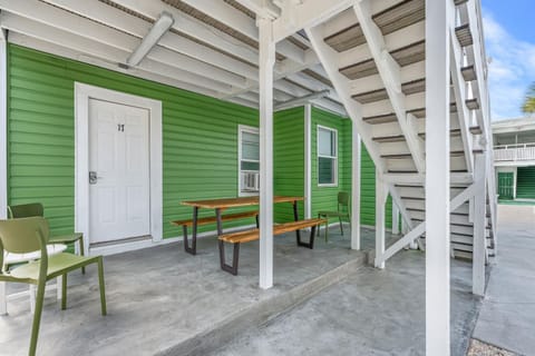 3BR 1BTH Near Beach & Main St Pet friendly 1King Apartment in North Myrtle Beach