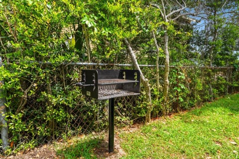 Steps to Crescent Beach 4BR2BA Sleeps 10 Apartment in North Myrtle Beach