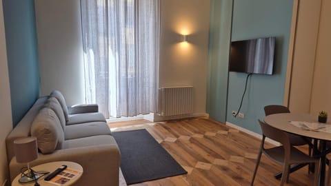 Communal lounge/ TV room, TV and multimedia, Living room, Seating area, Dining area, Evening entertainment