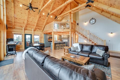 Large Deck and Shared Dock Cabin on Kentucky Lake! Cabin in Lake Barkley