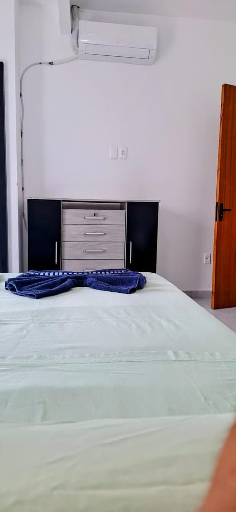 Bed, Photo of the whole room, Bedroom, air conditioner