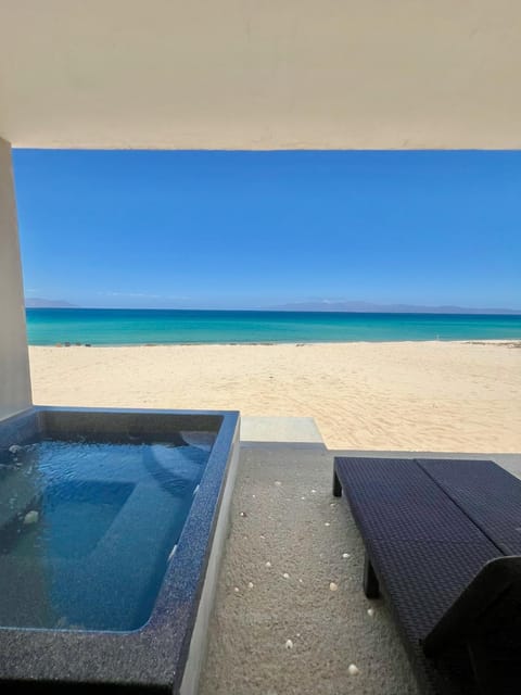 Natural landscape, Hot Tub, View (from property/room), Balcony/Terrace, Photo of the whole room, Beach, Bedroom, Sea view, sunbed