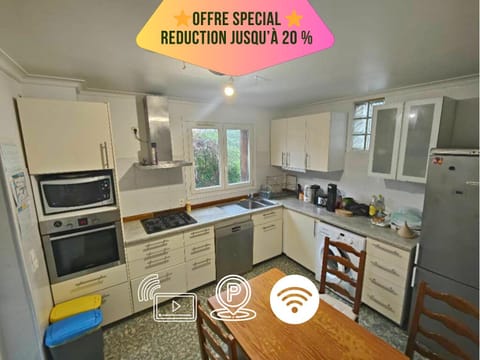 Kitchen or kitchenette, Dining area, dishwasher, oven, stove, toaster