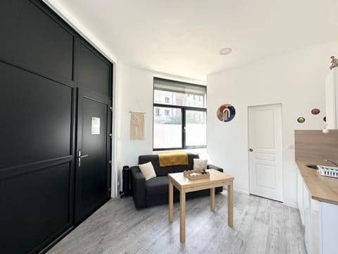 Bed, Living room, Seating area, Bedroom