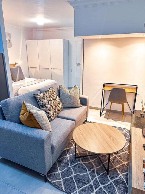 Living room, Photo of the whole room, Seating area