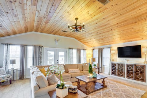 Lake Sinclair Since Day 1 Family Lake House House in Lake Sinclair