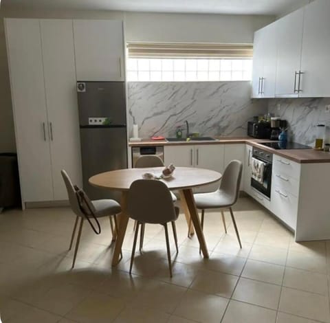 Coffee/tea facilities, dishwasher, oven, stove