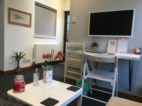 Ensuite room with micro, fridge, washer drier Apartment in Aberdeen