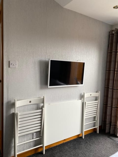 Ensuite room with micro, fridge, washer drier Apartment in Aberdeen