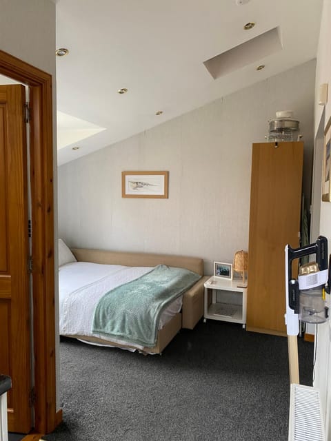Ensuite room with micro, fridge, washer drier Apartment in Aberdeen