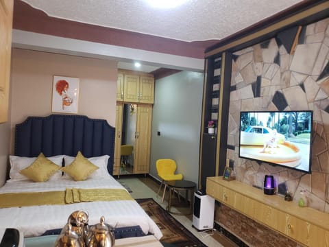 Bed, TV and multimedia, Photo of the whole room
