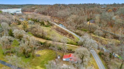 Creekside Cabin - Beaver Lake Creek Access Cabin in Rogers