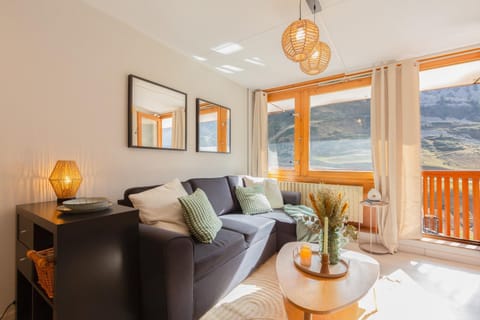 Natural landscape, Living room, Mountain view