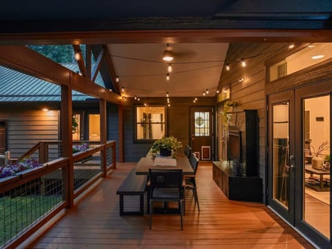 LUXE, 2 miles to Downtown, Hot Tub, Fire Pit, Secluded Serenity of the Blue Ridge Mountains House in Woodfin