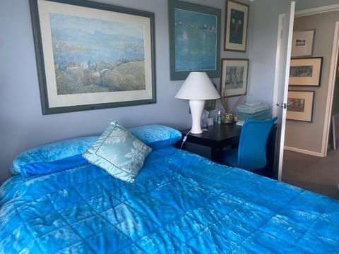 Art House Blue Room Bed and Breakfast in Huonville