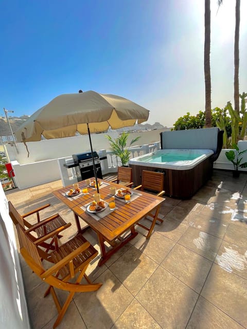 Patio, BBQ facilities, Hot Spring Bath, Hot Tub, View (from property/room), Balcony/Terrace, Spa and wellness centre/facilities, Dining area, sunbed