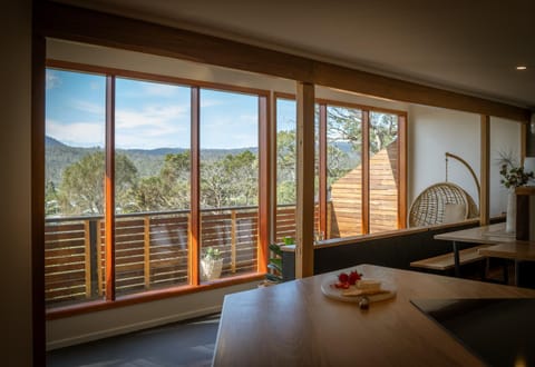View (from property/room), Balcony/Terrace, Living room, Seating area, Dining area, Mountain view