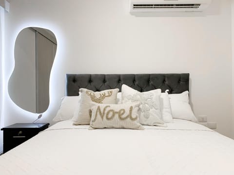 Bed, Photo of the whole room, Bedroom, wardrobe, air conditioner