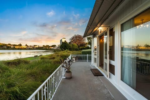 Stunning Lake Views & Hospital Location House in Hamilton