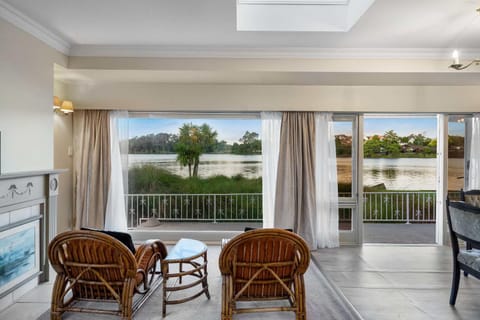 Stunning Lake Views & Hospital Location House in Hamilton