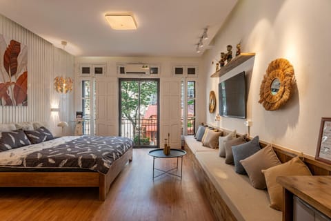 Bed, TV and multimedia, Photo of the whole room, Bedroom