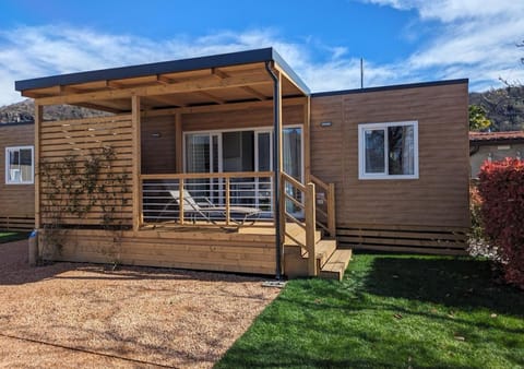Property building, Day, Garden, Garden view