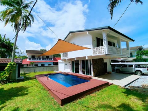 Property building, Garden, Swimming pool